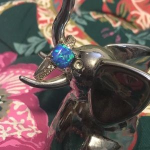 Opalescent stone ring